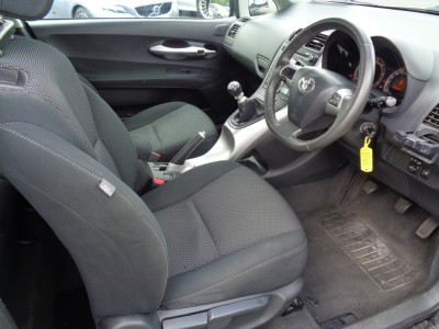 2012 Toyota Auris
