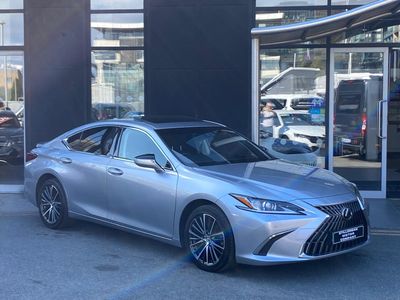 2023 Lexus ES 300h