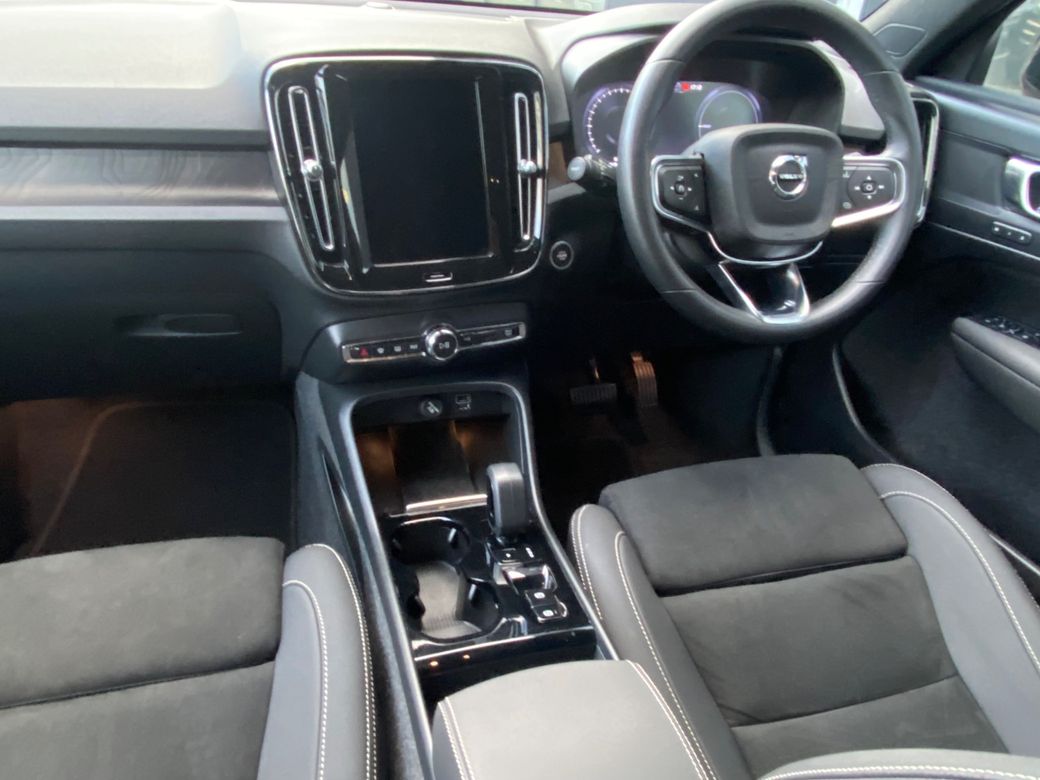 2023 Volvo XC40