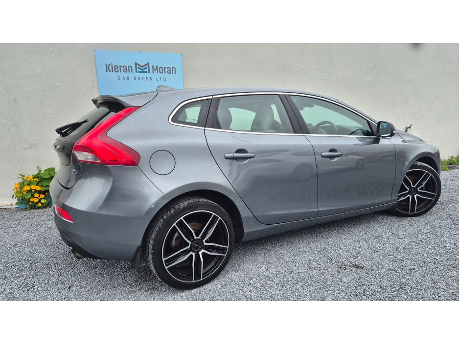 2016 Volvo V40