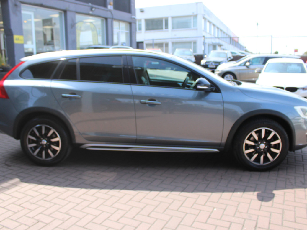 2016 Volvo V60 Cross Country