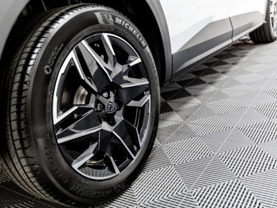2025 Peugeot 5008