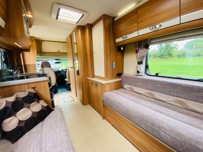 2013 SWIFT  SUNDANCE 582PR LOW PROFILE R.H.D 