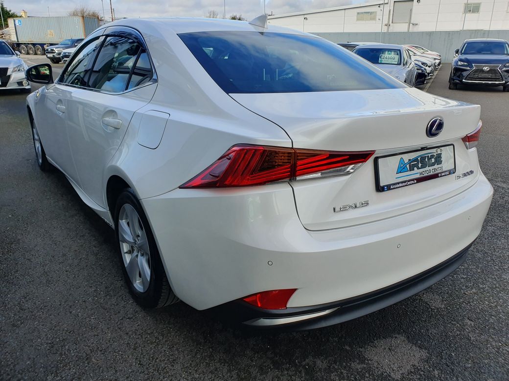 2019 Lexus IS 300h