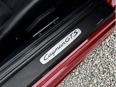 2021 Porsche Cayman