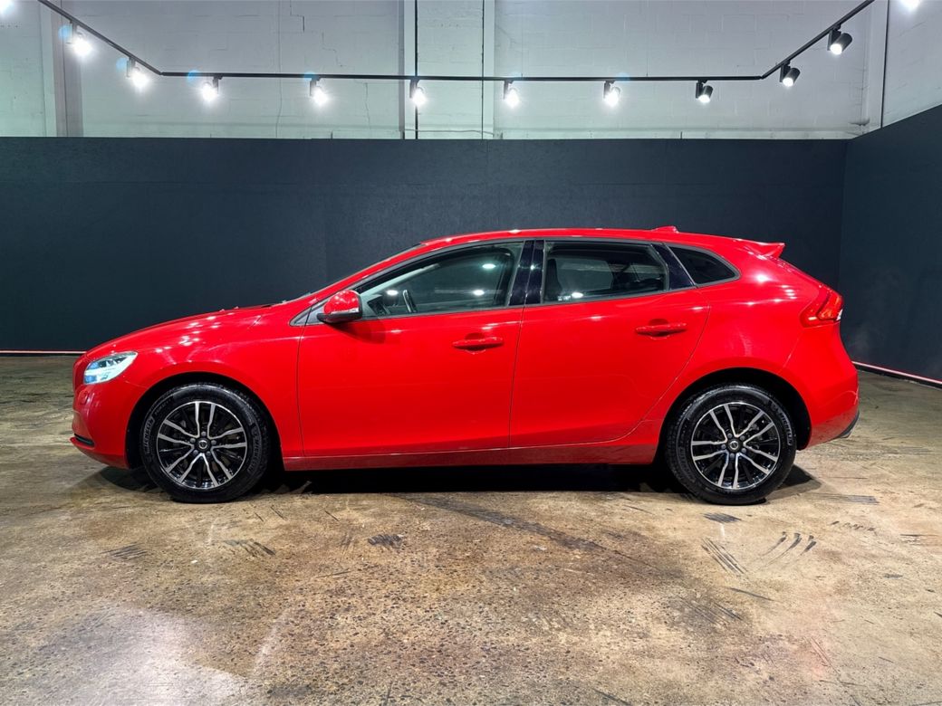 2018 Volvo V40