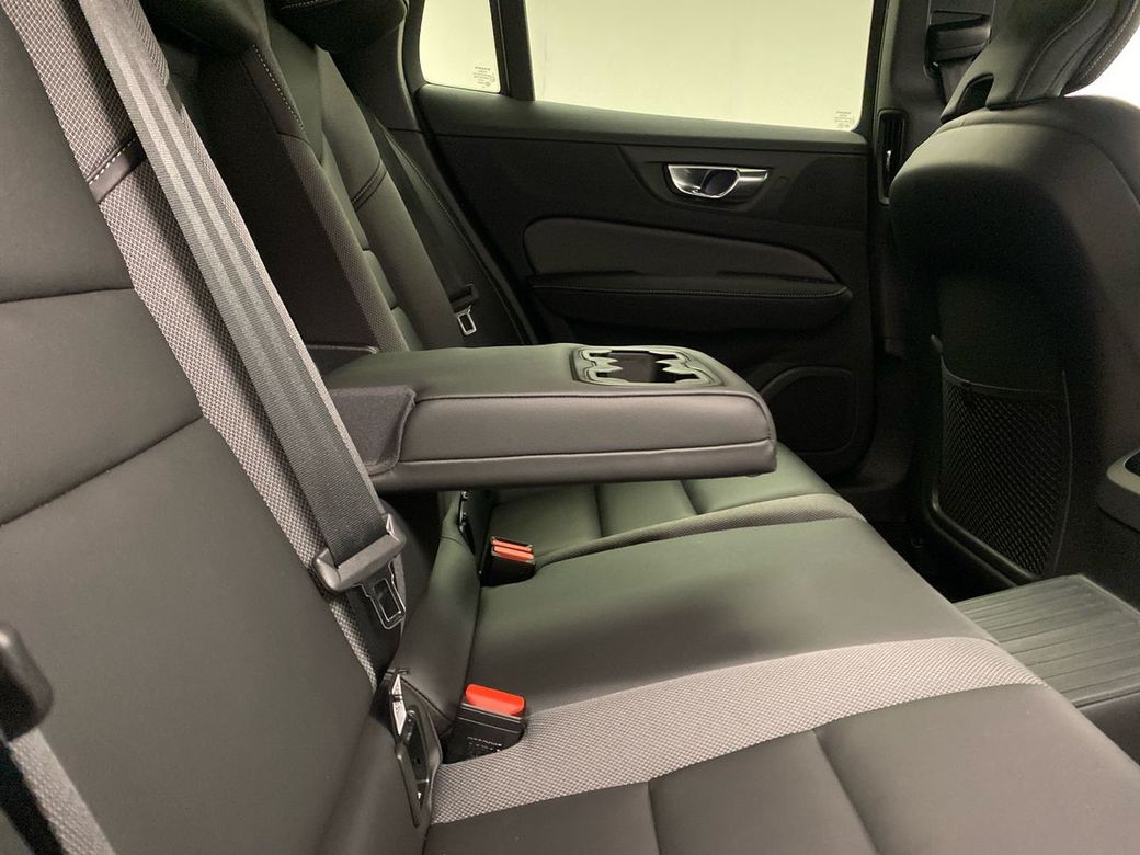 2025 Volvo V60