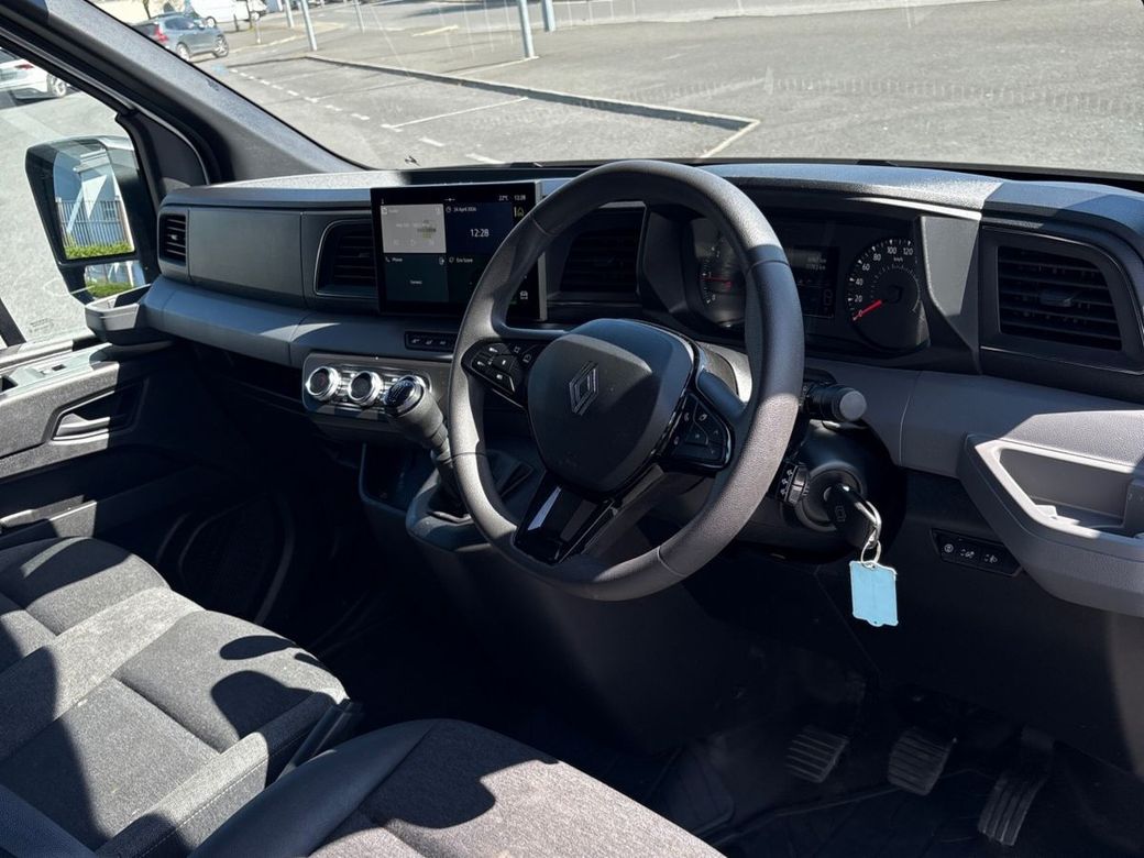 2025 Renault Master