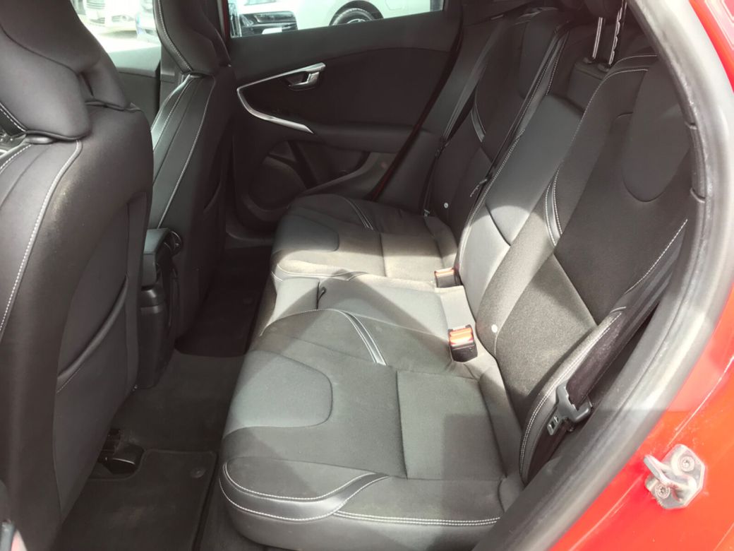 2018 Volvo V40
