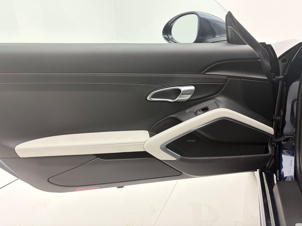 2022 Porsche Cayman