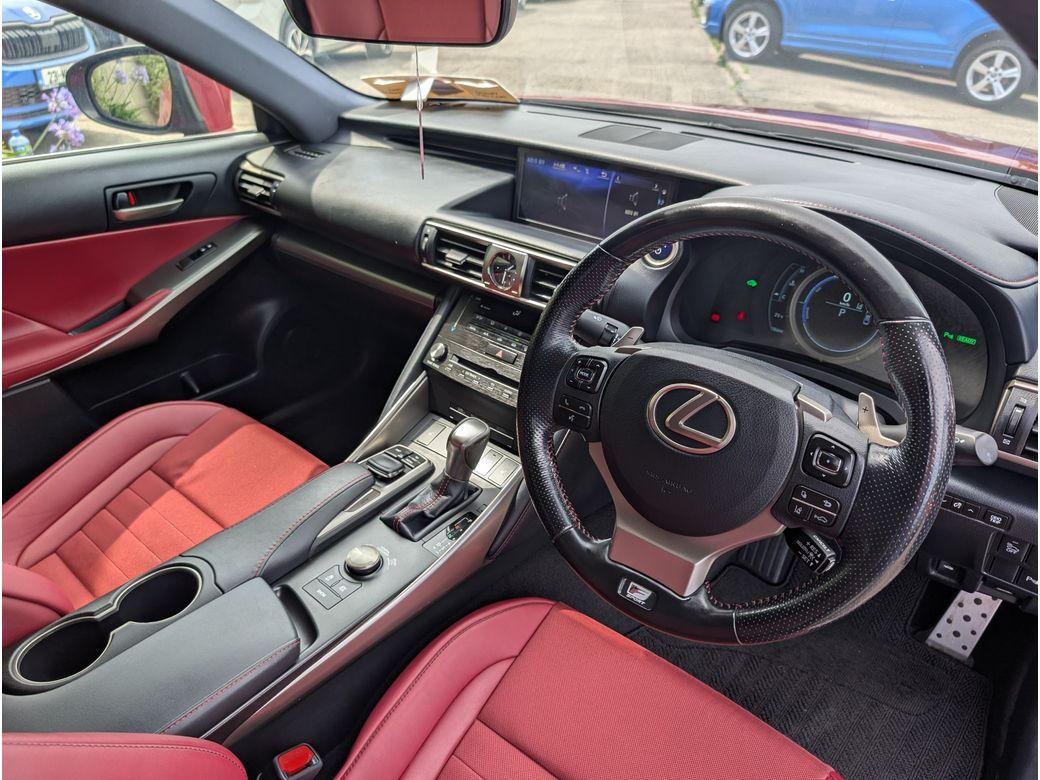 2017 Lexus IS 300h