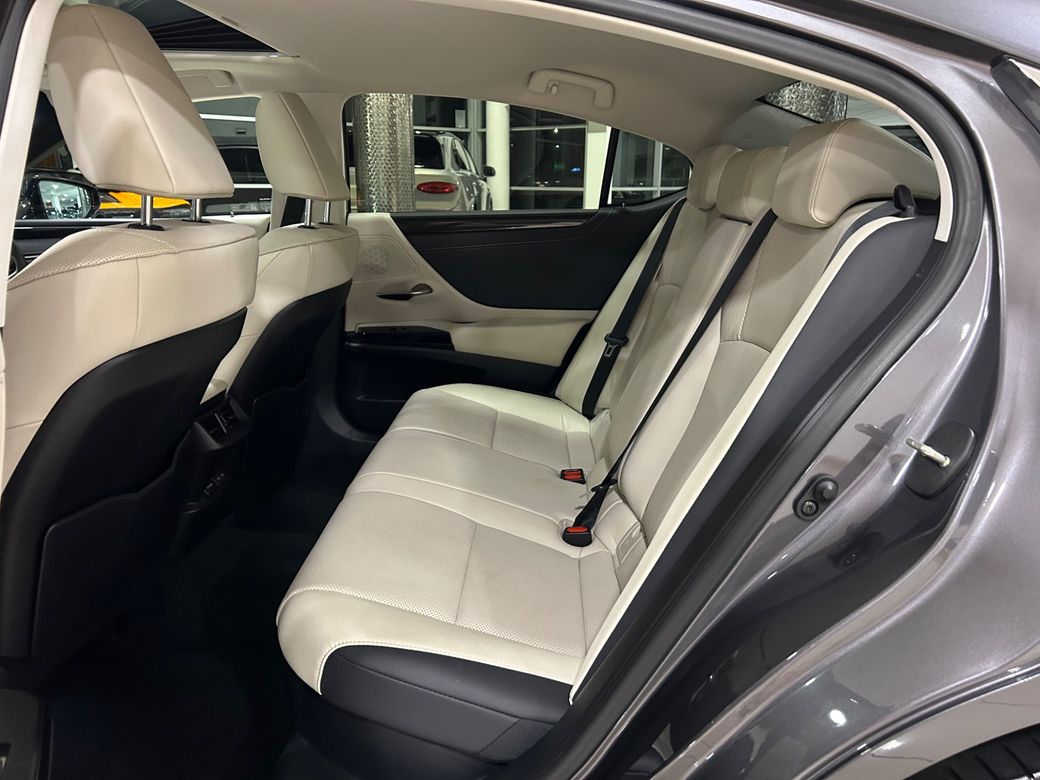 2023 Lexus ES 300h