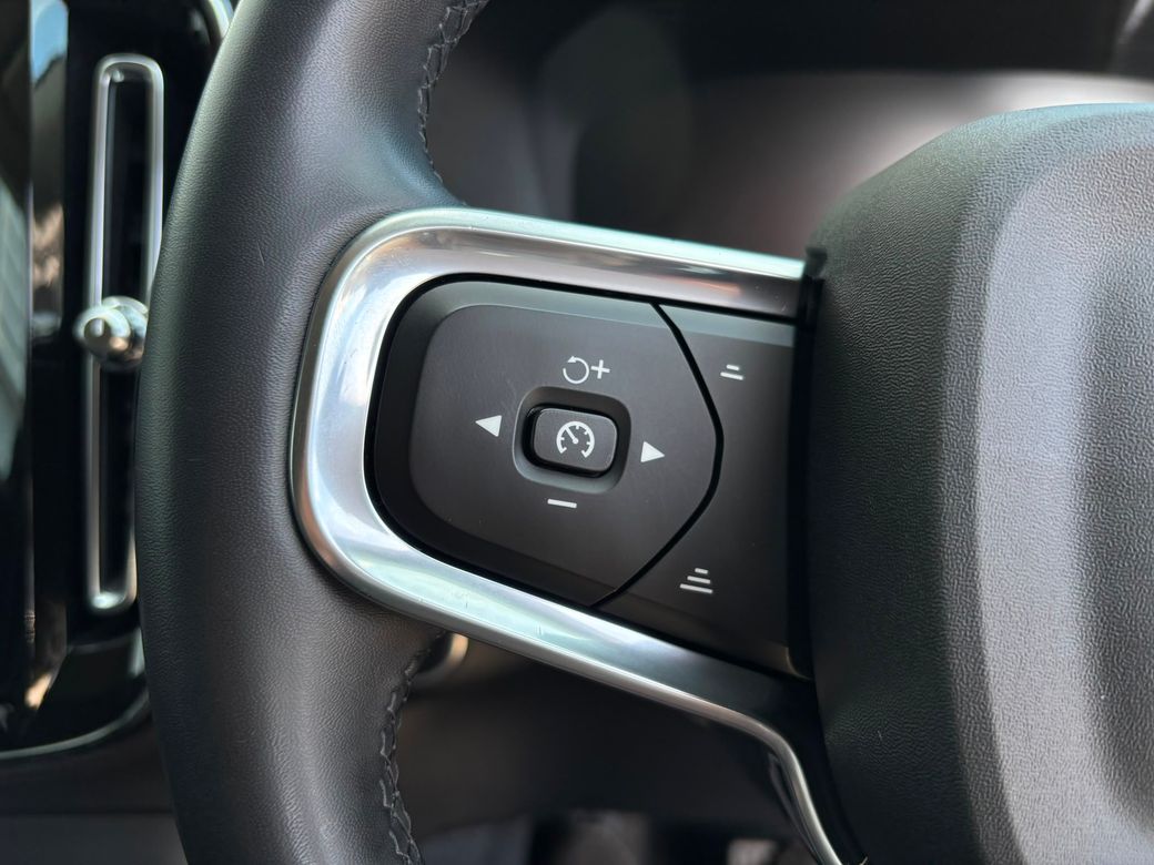 2022 Volvo XC40