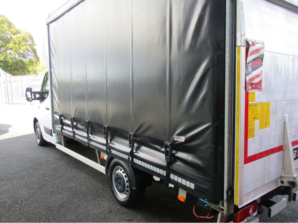 2022 Renault Master