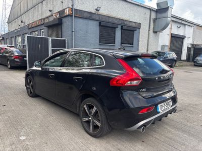 2017 Volvo V40