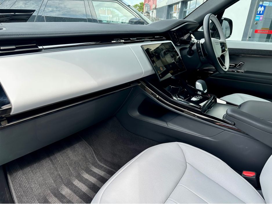 2025 Land Rover Range Rover Sport