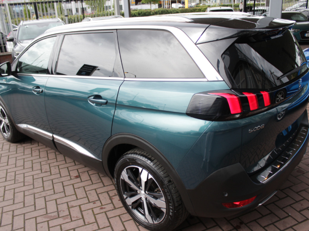 2021 Peugeot 5008