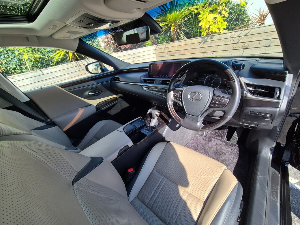 2021 Lexus ES 300h