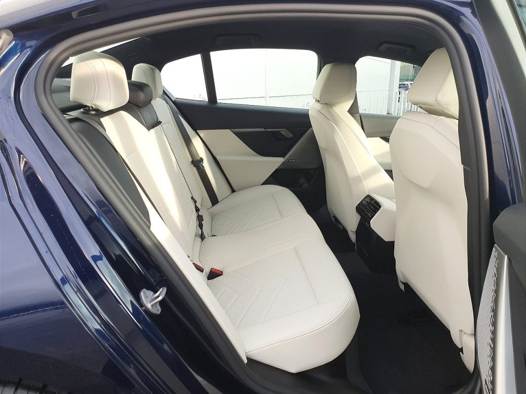 2025 BMW 530