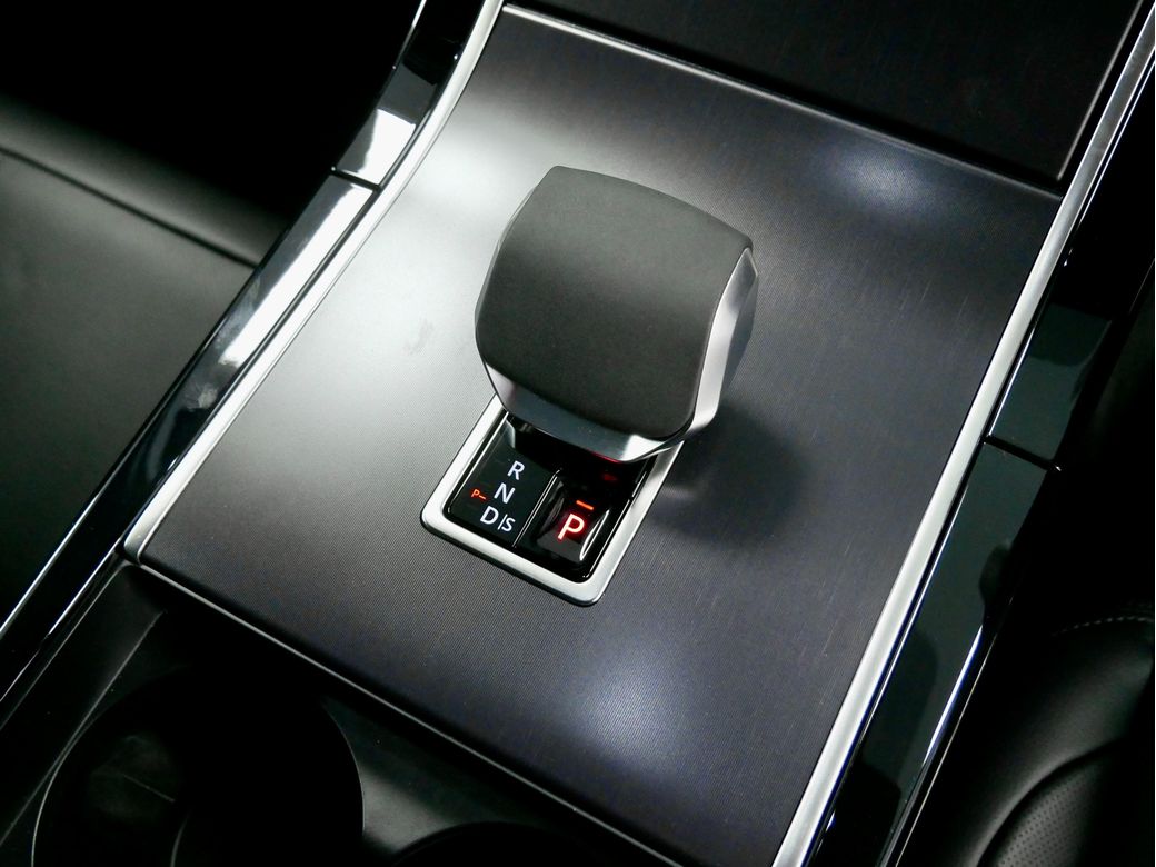 2025 Land Rover Range Rover Velar