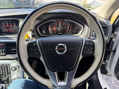 2017 Volvo V40