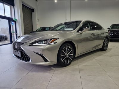 2023 Lexus ES 300h