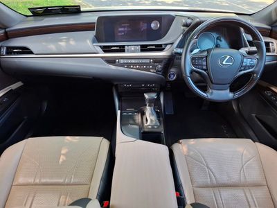2021 Lexus ES 300h
