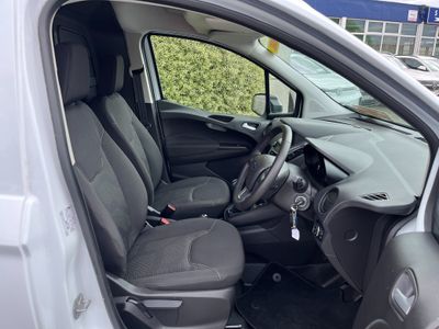2023 Ford Transit Courier