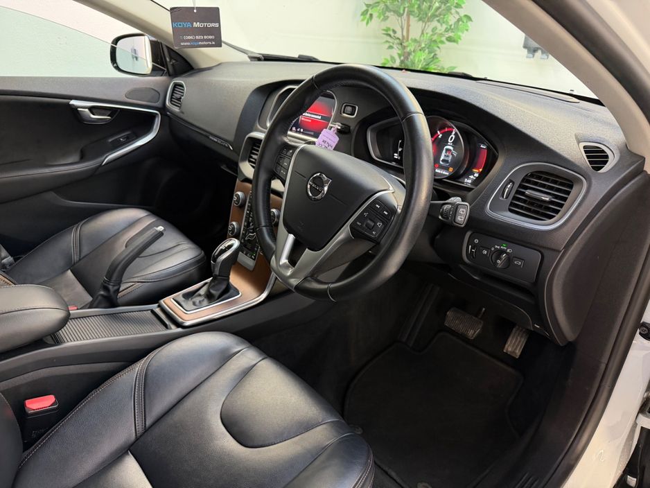 2017 Volvo V40