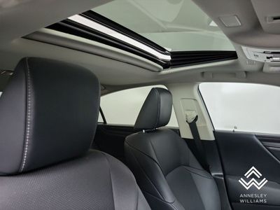 2022 Lexus ES 300h