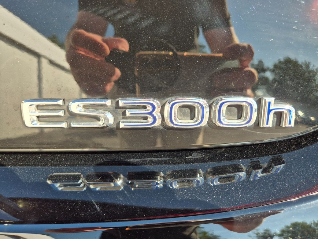 2021 Lexus ES 300h