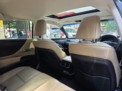 2021 Lexus ES 300h
