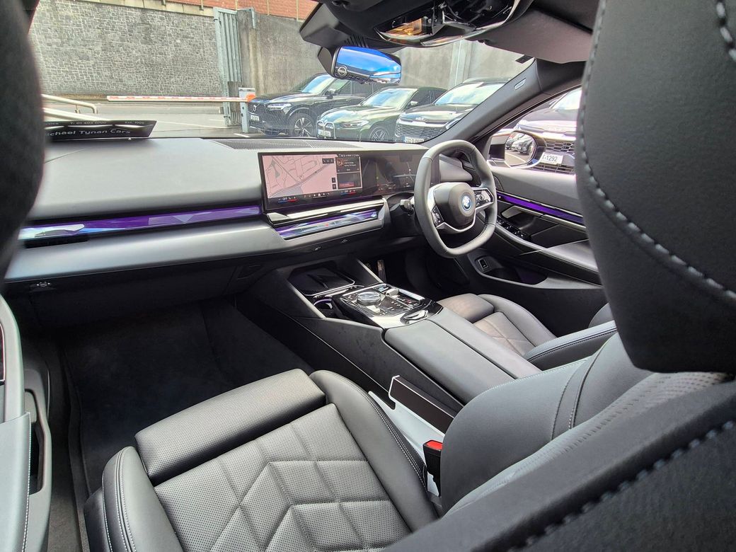 2025 BMW i5