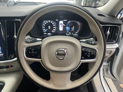 2022 Volvo V60