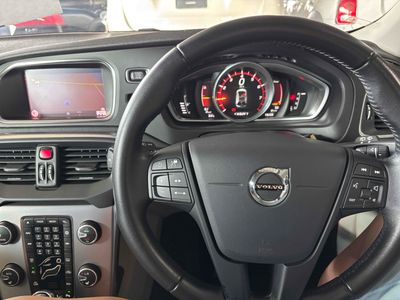 2020 Volvo V40