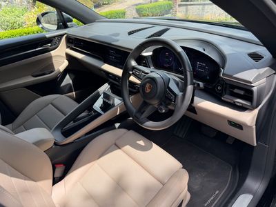 2025 Porsche Macan