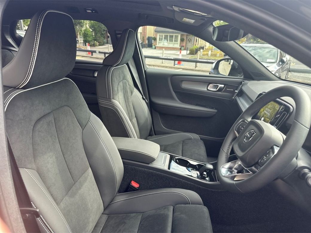 2026 Volvo EX40