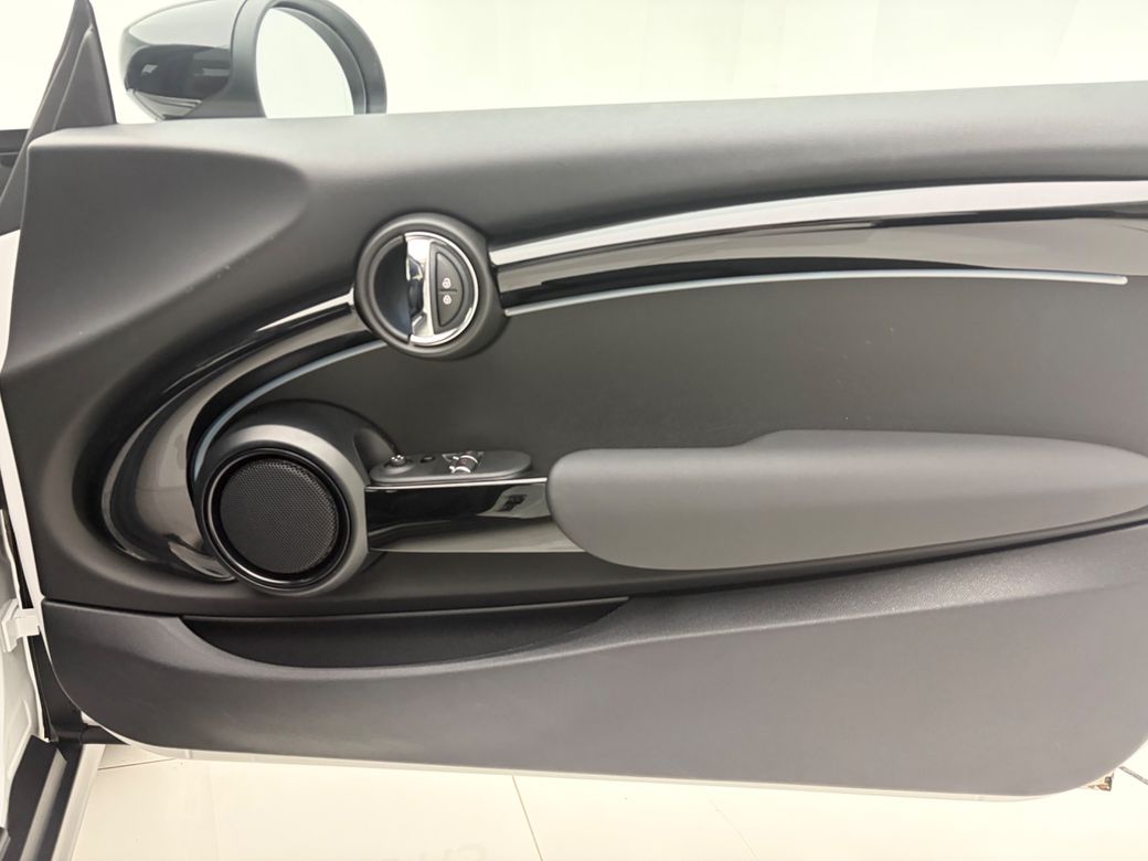 2023 Mini Hatch