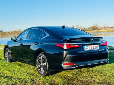 2022 Lexus ES 300h