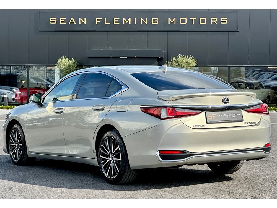 2023 Lexus ES 300h