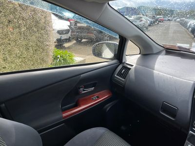 2016 Toyota Prius Alpha