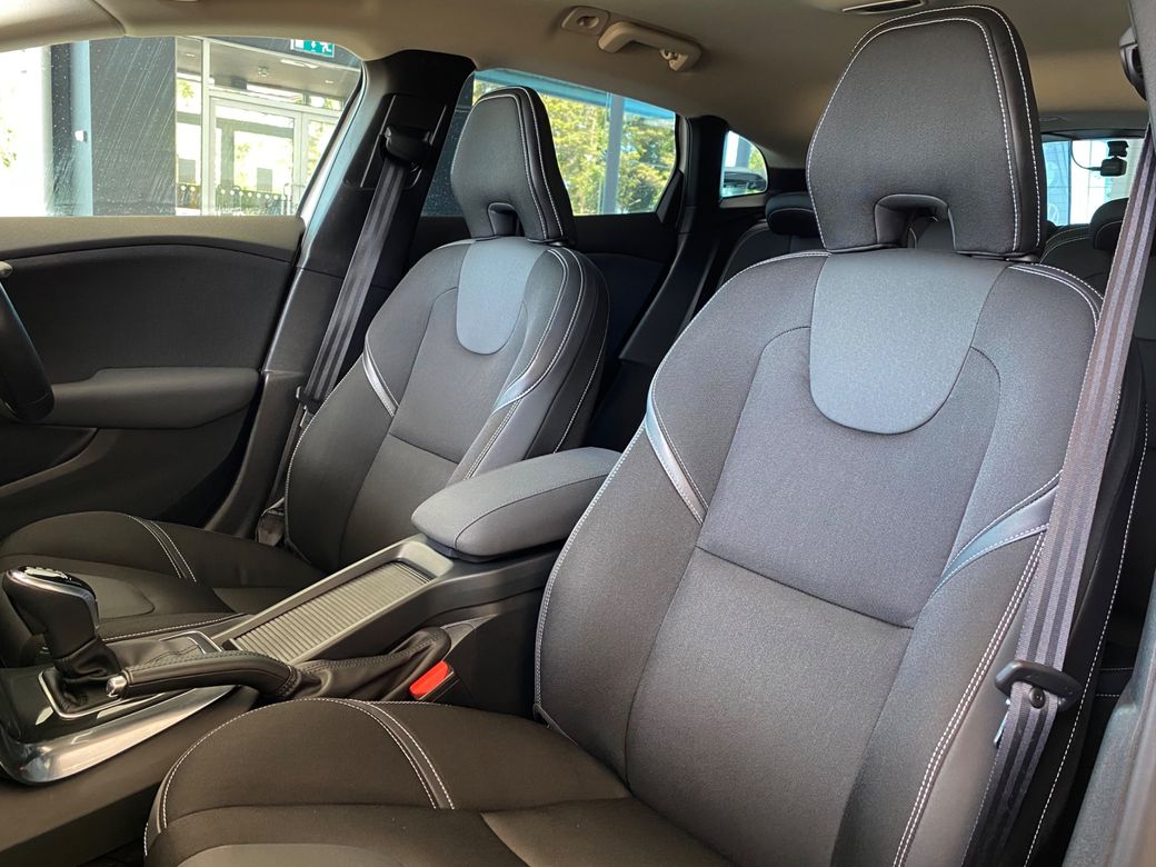 2017 Volvo V40
