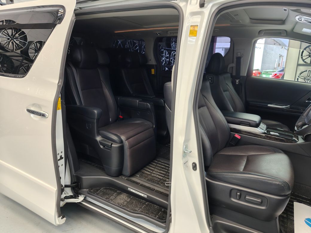2014 Toyota Vellfire
