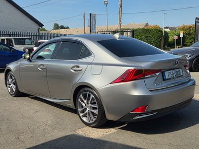 2017 Lexus IS 300h