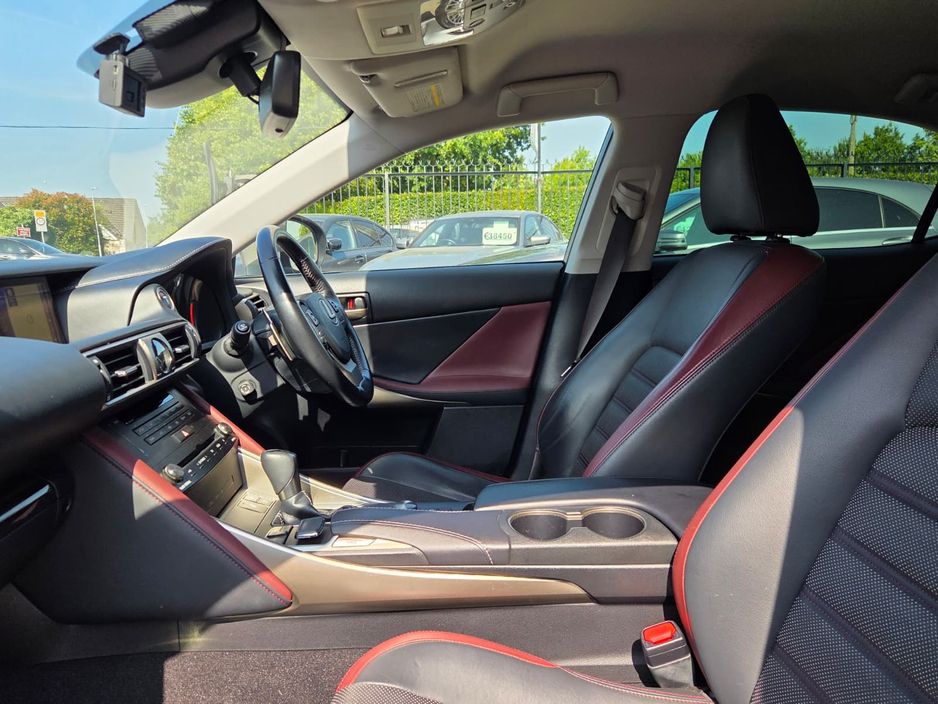2017 Lexus IS 300h