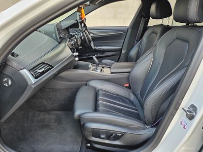 2023 BMW 530