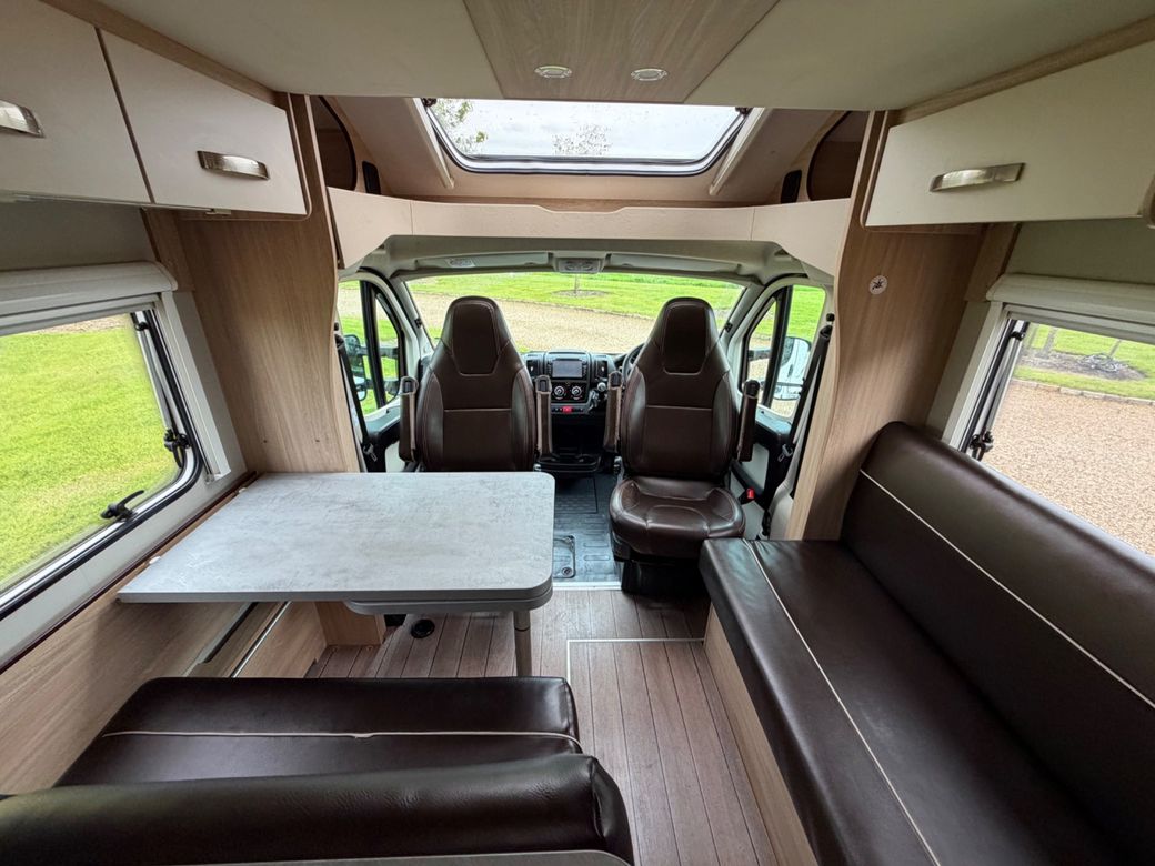 2019 WEINSBERG  CARA SUITE 650 R.H.D 