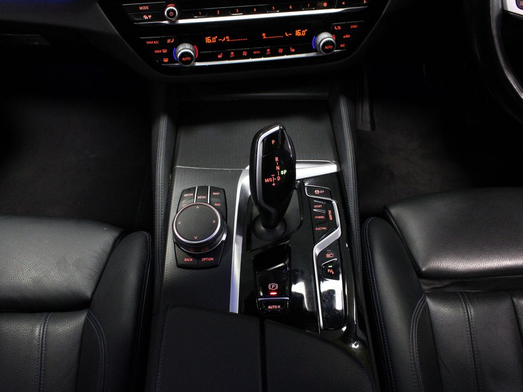 2021 BMW 530