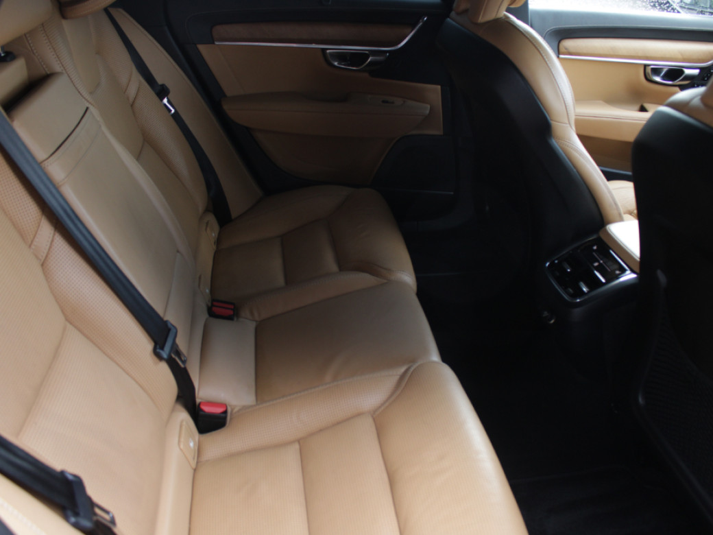 2020 Volvo V90