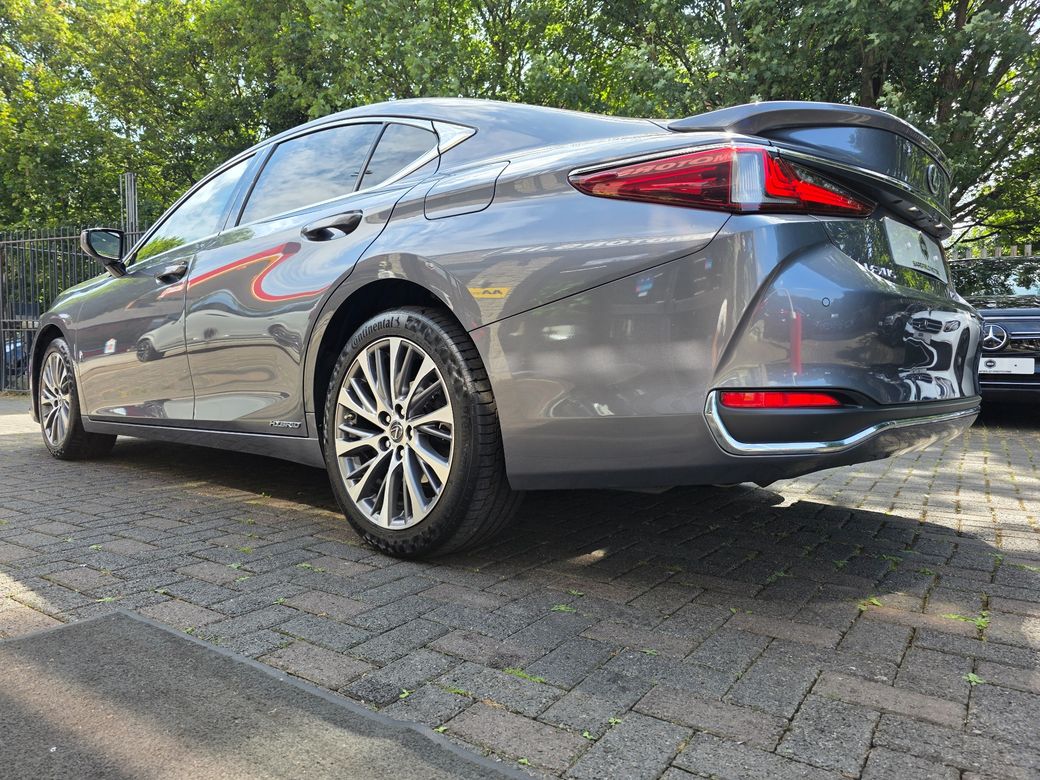 2021 Lexus ES 300h